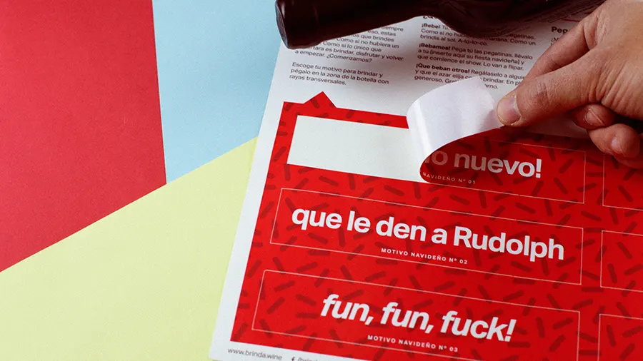 Etiquetas y diseño de producto en vino