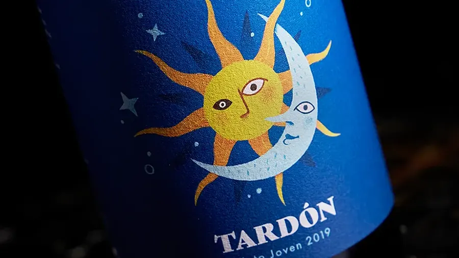 Detalle de la etiqueta creada por microbio