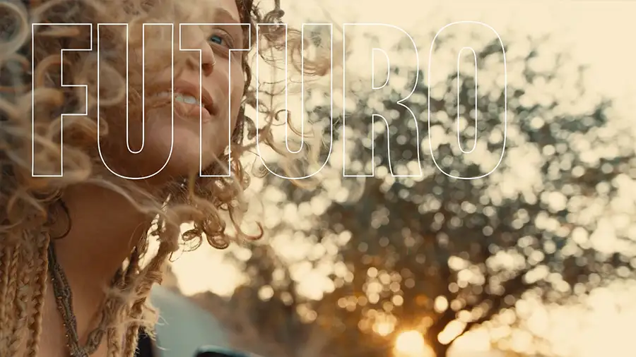 La palabra futuro sobreimpresa en una imagen emocional