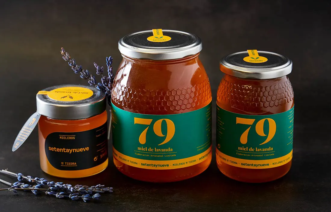 Diferentes etiquetas creadas para Mieleros de Tiedra por Microbio